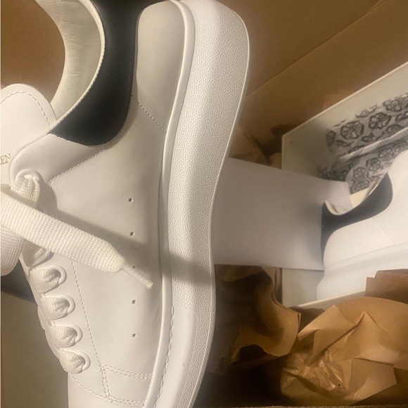 Alexander McQueen Mens Oversized Sneaker White/Black - Picture 5 of 9
